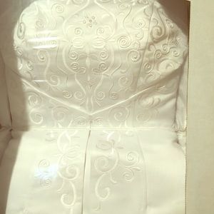 David’s Bridal St. Tropez wedding gown